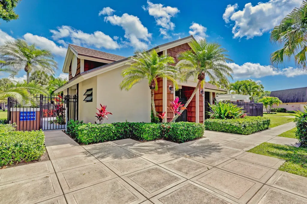 7109 71st Way West Palm Beach FL 33407