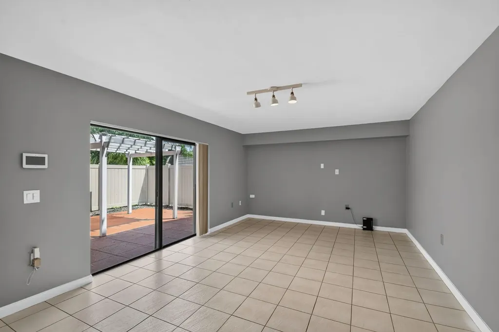 7109 71st Way West Palm Beach FL 33407
