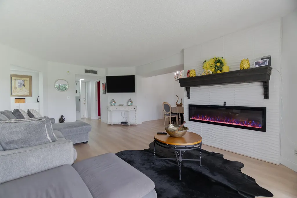 3661 Via Poinciana Lake Worth FL 33467