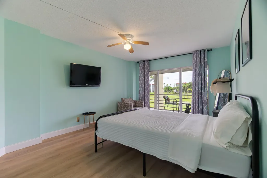 3661 Via Poinciana Lake Worth FL 33467