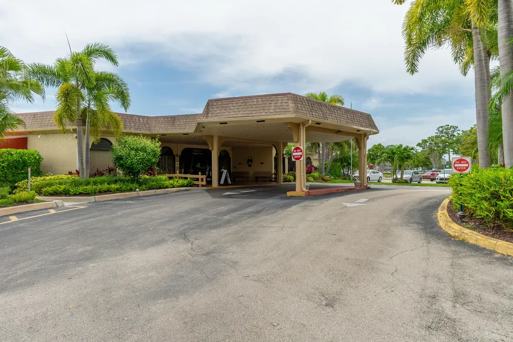 3661 Via Poinciana Lake Worth FL 33467