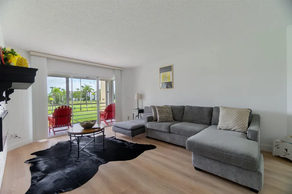3661 Via Poinciana Lake Worth FL 33467