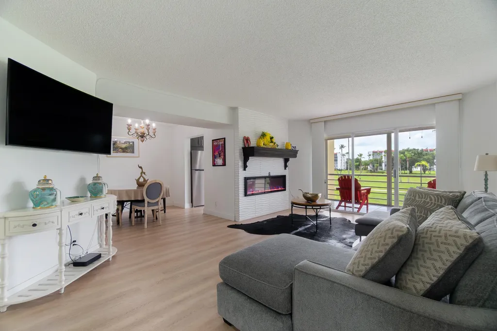3661 Via Poinciana Lake Worth FL 33467