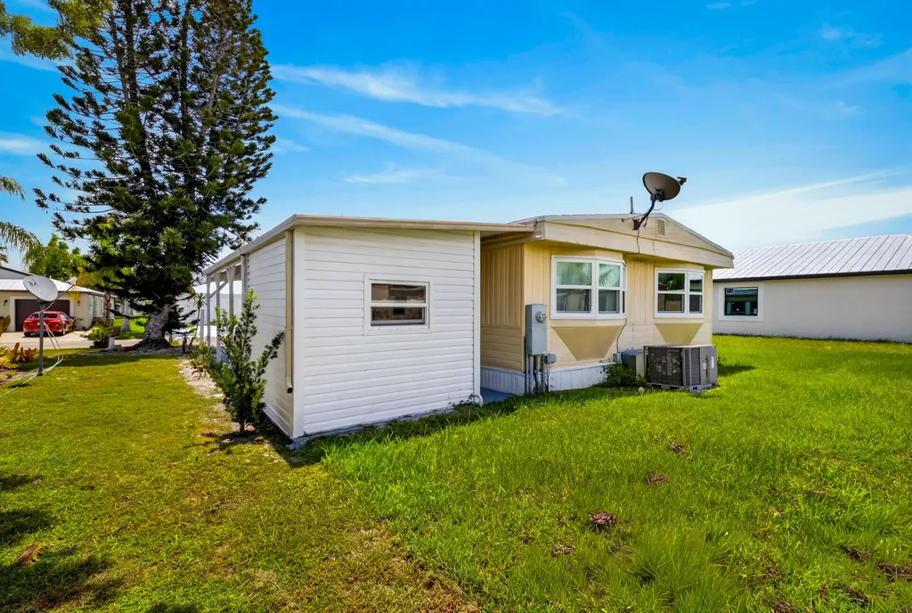 48 Florida Way Port St Lucie FL 34952