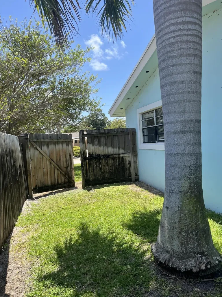 477 NE 35th Street Boca Raton FL 33431