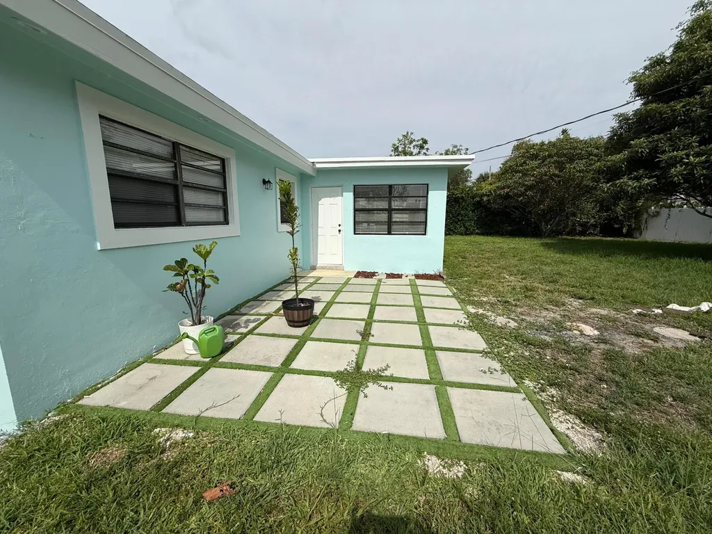477 NE 35th Street Boca Raton FL 33431