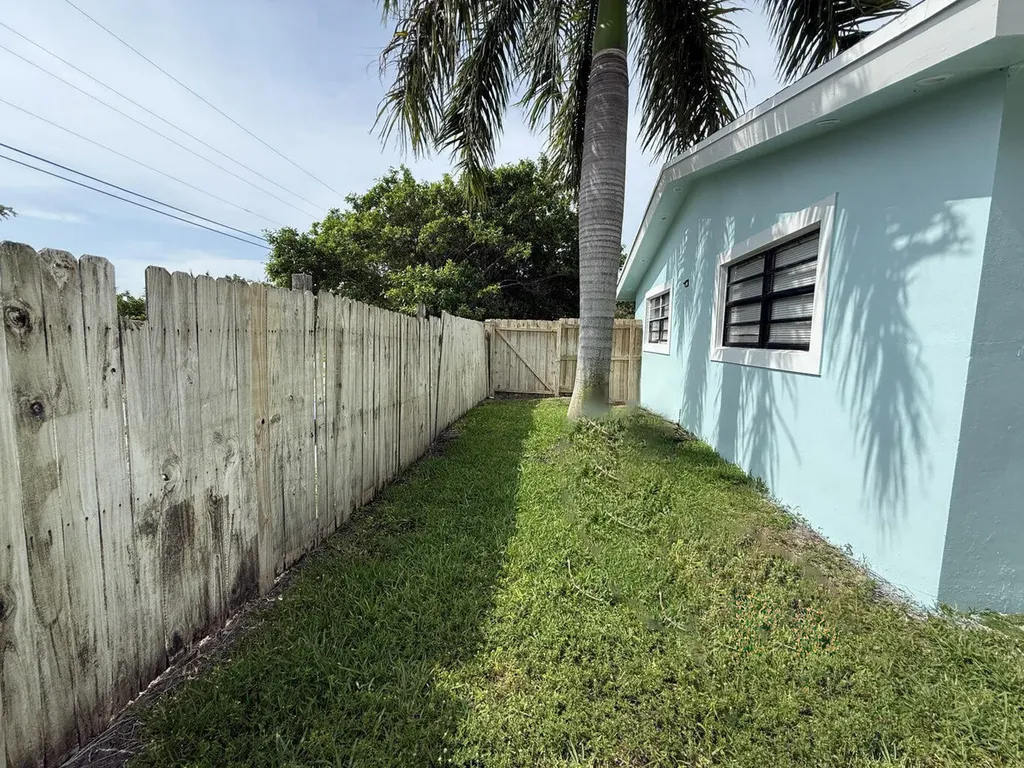 477 NE 35th Street Boca Raton FL 33431
