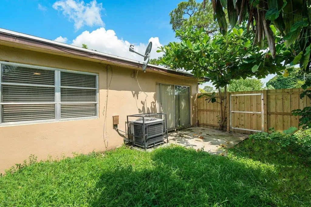 5854 Kumquat Road West Palm Beach FL 33413