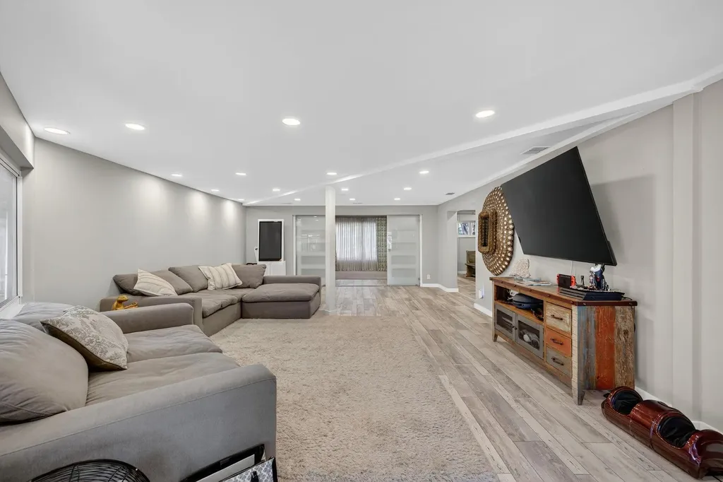 1570 NE 30th Place Oakland Park FL 33334
