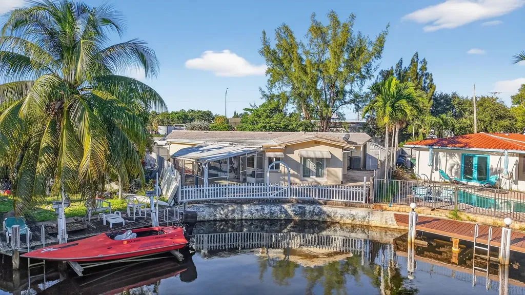 1570 NE 30th Place Oakland Park FL 33334