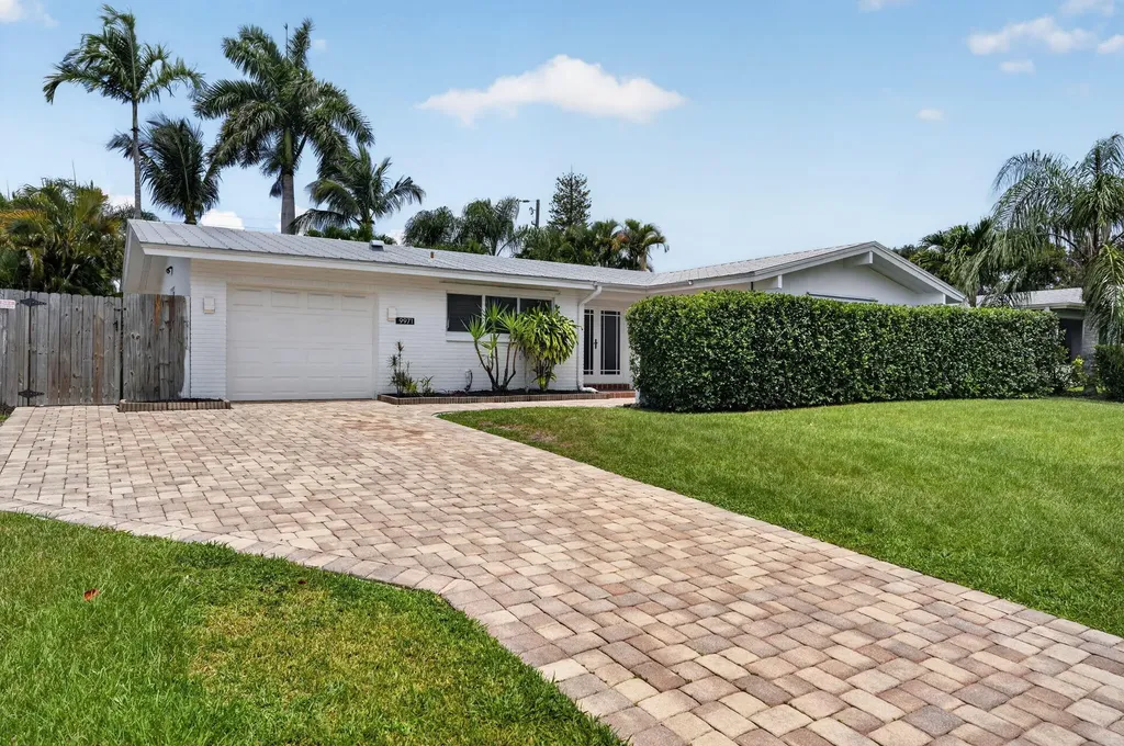 9971 Dogwood Avenue Palm Beach Gardens FL 33410