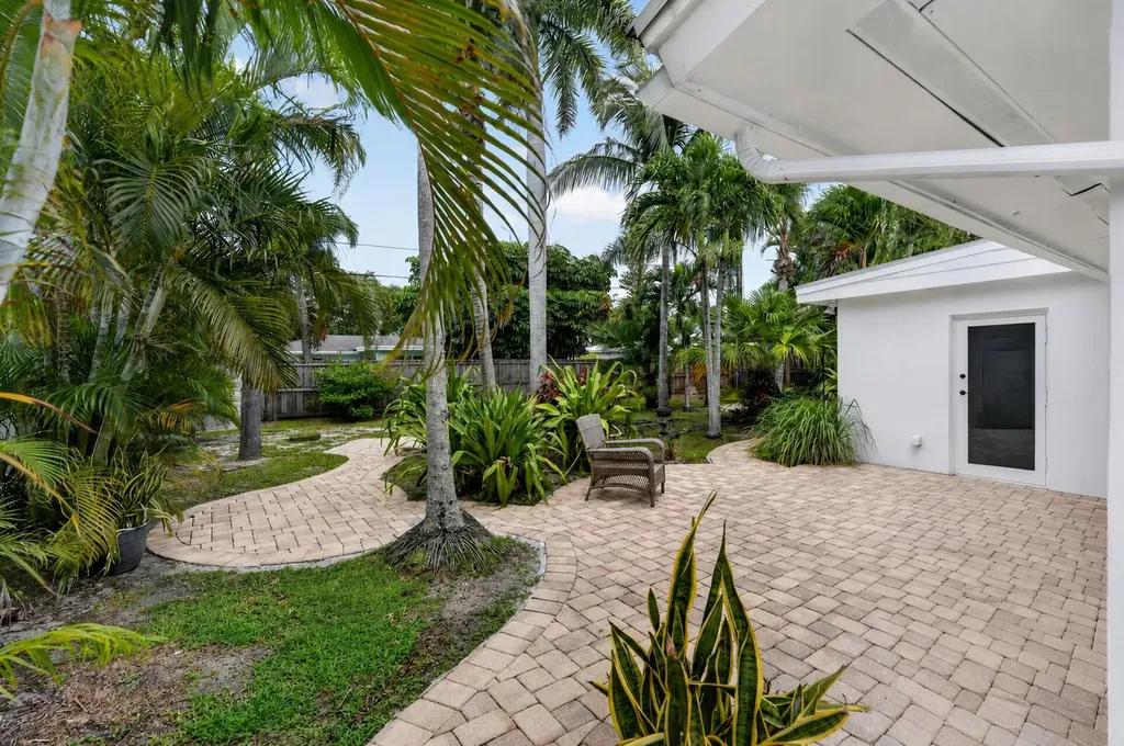 9971 Dogwood Avenue Palm Beach Gardens FL 33410