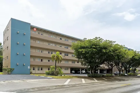 300 NE 14th Avenue Hallandale FL 33009