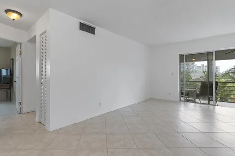 300 NE 14th Avenue Hallandale FL 33009