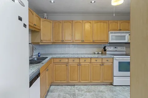 300 NE 14th Avenue Hallandale FL 33009