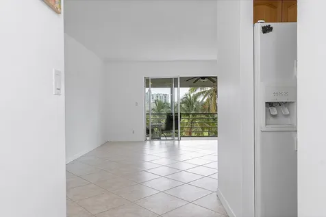 300 NE 14th Avenue Hallandale FL 33009