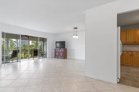 300 NE 14th Avenue Hallandale FL 33009