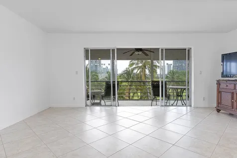 300 NE 14th Avenue Hallandale FL 33009