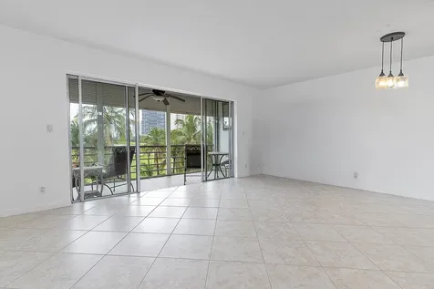 300 NE 14th Avenue Hallandale FL 33009