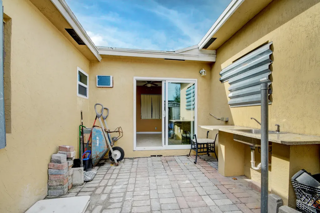 511 Minnesota Street Lantana FL 33462