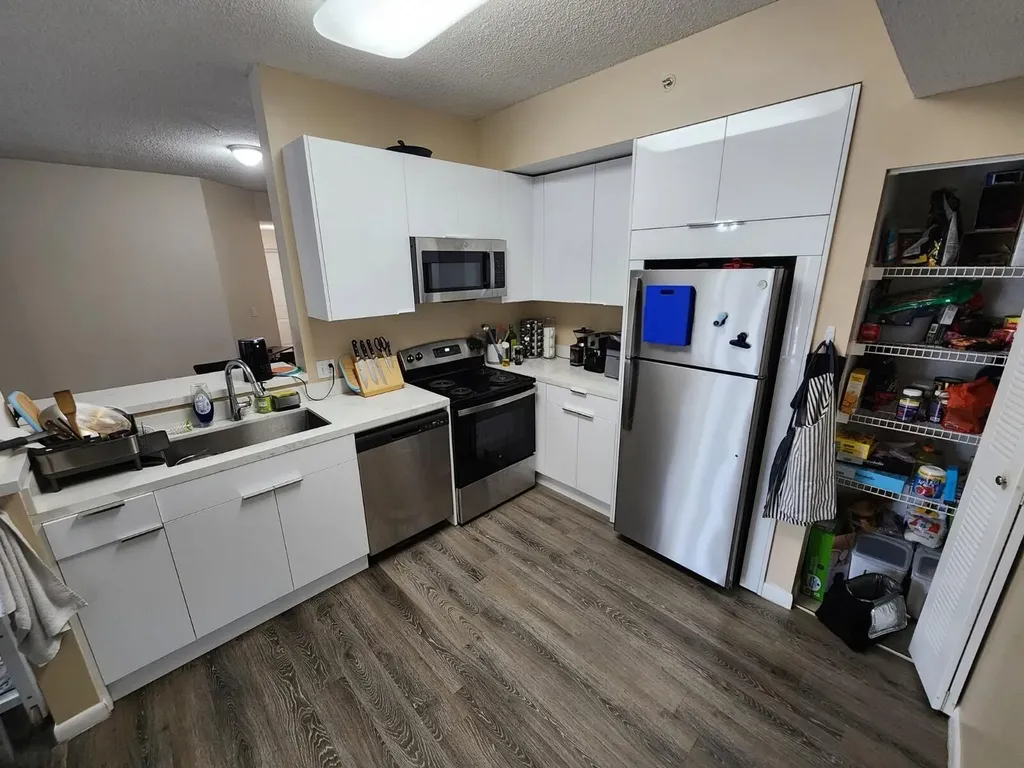 6976 SW 39th Street Davie FL 33314