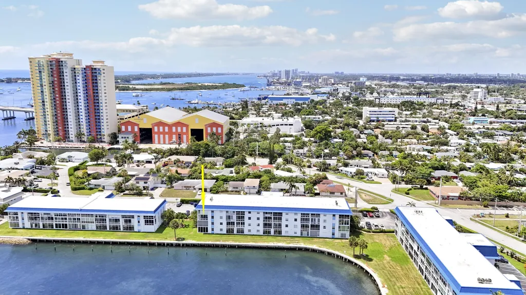 410 Wilma Circle Riviera Beach FL 33404