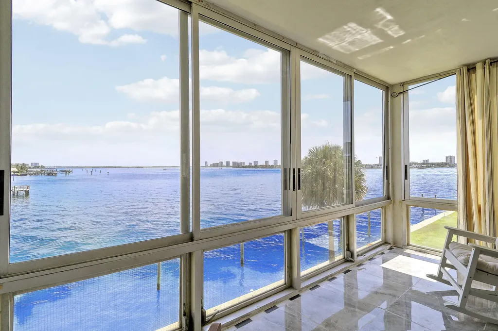 410 Wilma Circle Riviera Beach FL 33404