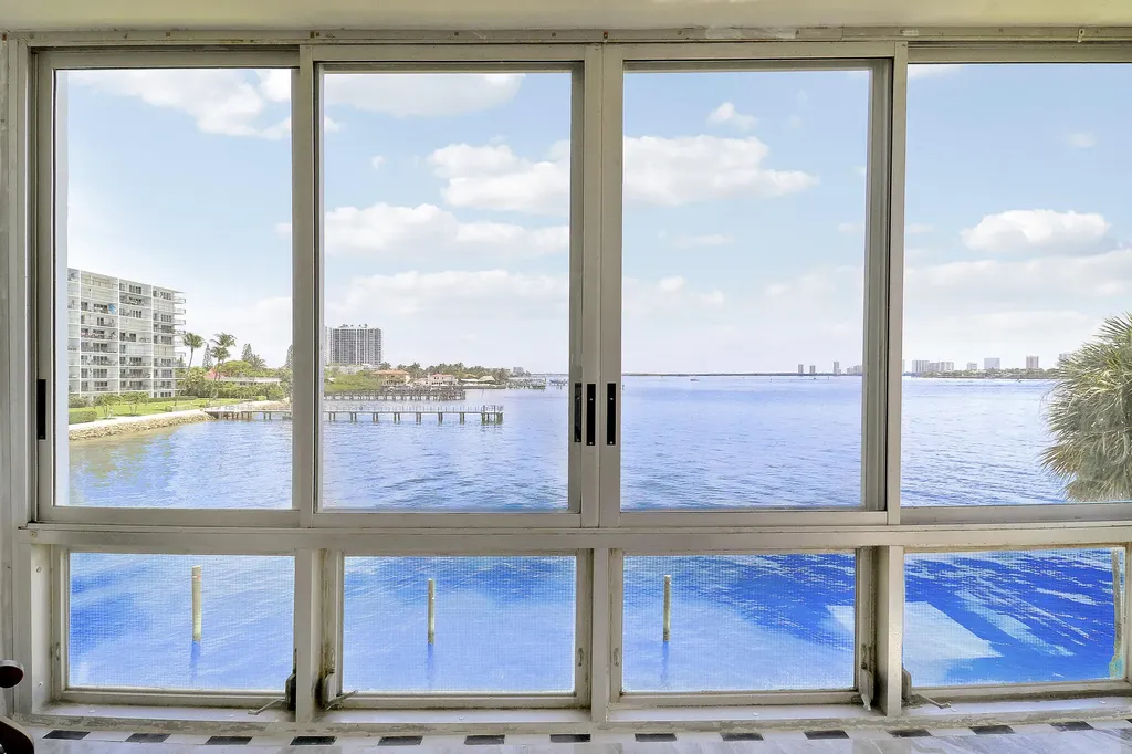 410 Wilma Circle Riviera Beach FL 33404