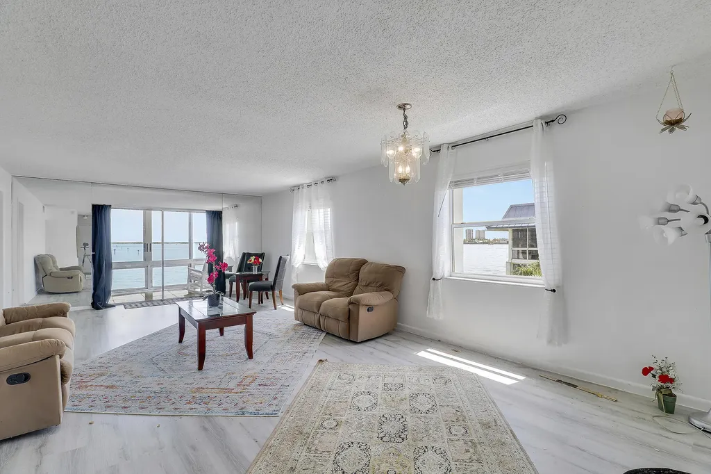 410 Wilma Circle Riviera Beach FL 33404