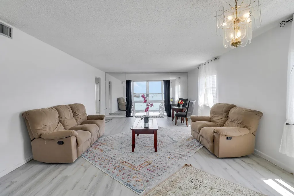 410 Wilma Circle Riviera Beach FL 33404