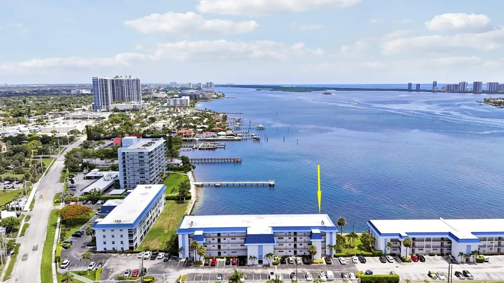 410 Wilma Circle Riviera Beach FL 33404