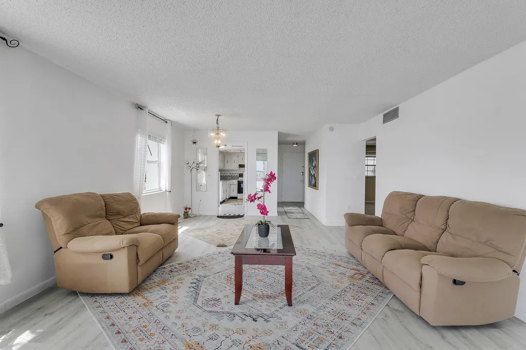 410 Wilma Circle Riviera Beach FL 33404