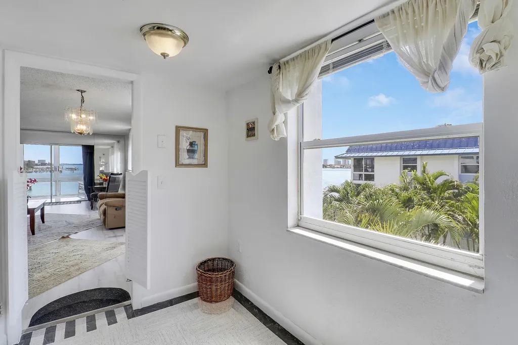 410 Wilma Circle Riviera Beach FL 33404