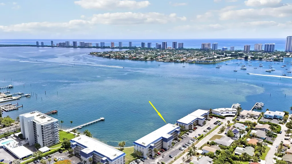 410 Wilma Circle Riviera Beach FL 33404