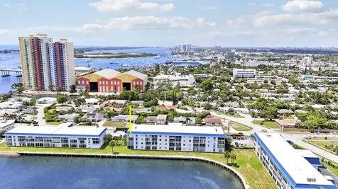 410 Wilma Circle Riviera Beach FL 33404