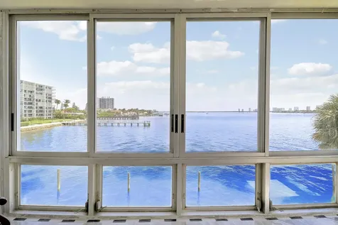 410 Wilma Circle Riviera Beach FL 33404