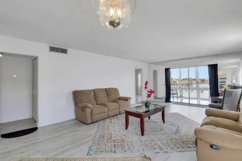 410 Wilma Circle Riviera Beach FL 33404