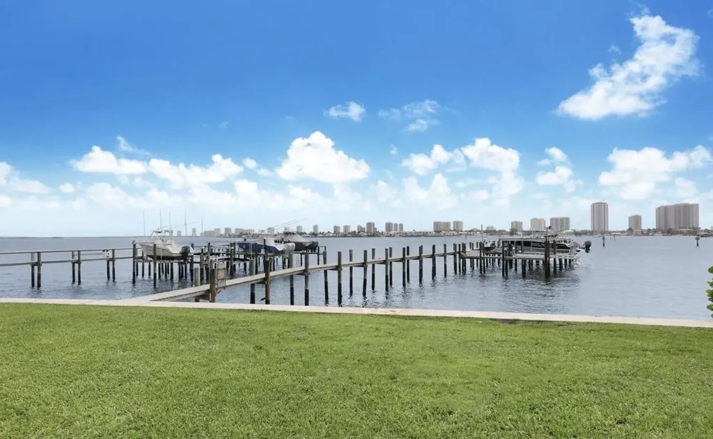 370 Wilma Circle Riviera Beach FL 33404