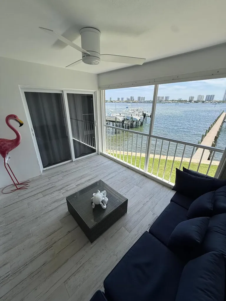 370 Wilma Circle Riviera Beach FL 33404