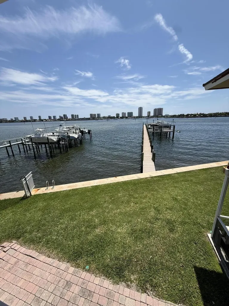 370 Wilma Circle Riviera Beach FL 33404
