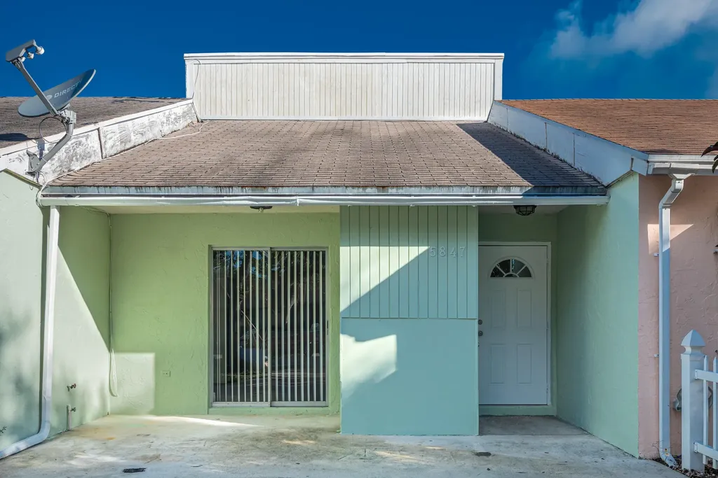 5847 S 37th Street Greenacres FL 33463