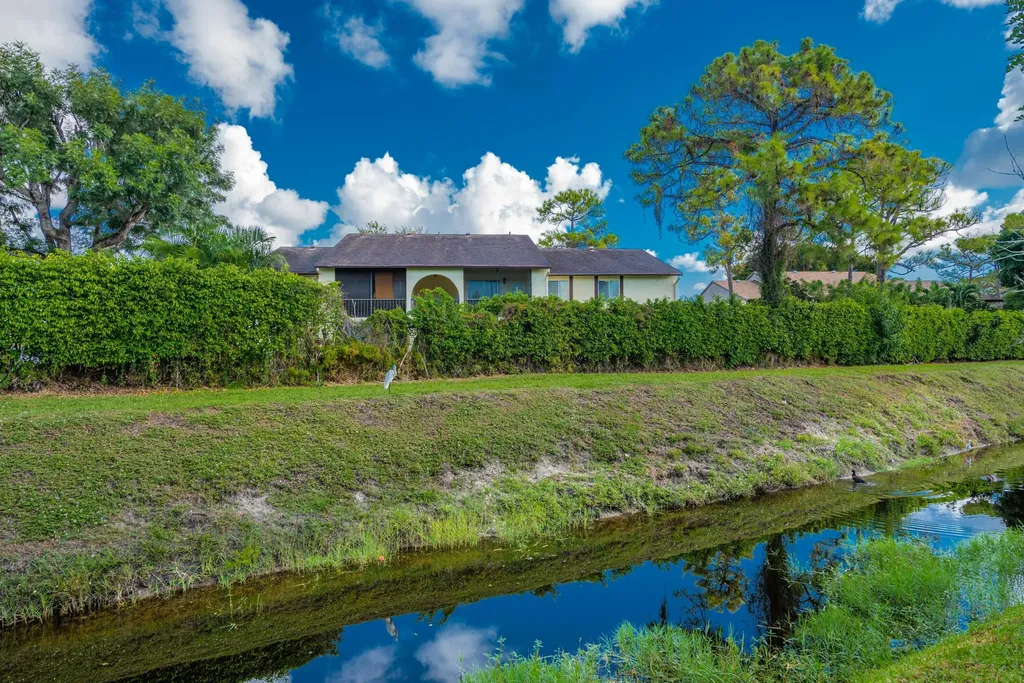 5847 S 37th Street Greenacres FL 33463