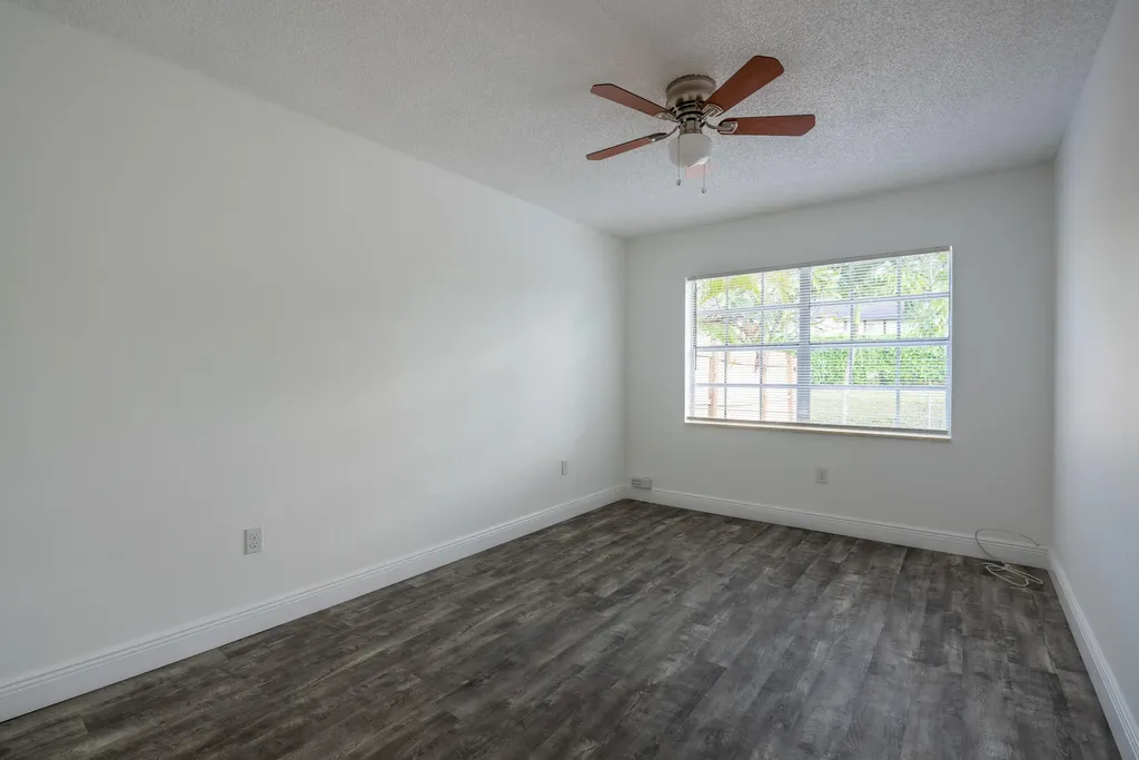 5847 S 37th Street Greenacres FL 33463