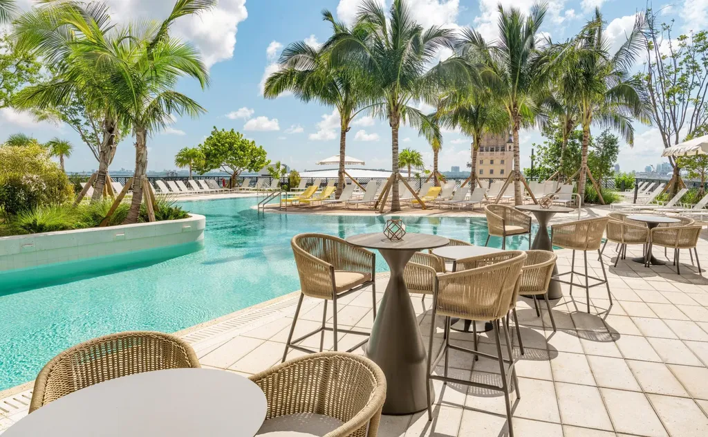 159 NE 6th Street Miami FL 33132