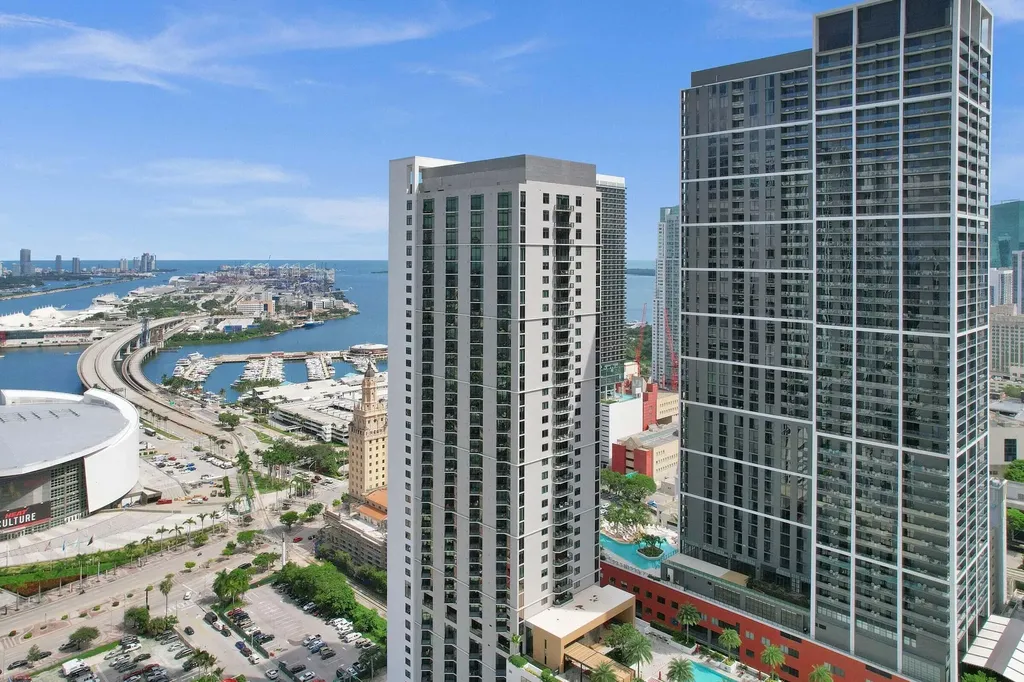 159 NE 6th Street Miami FL 33132