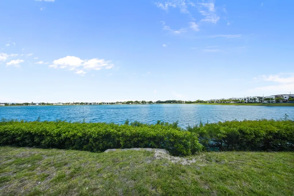 20860 San Simeon Way Miami FL 33179