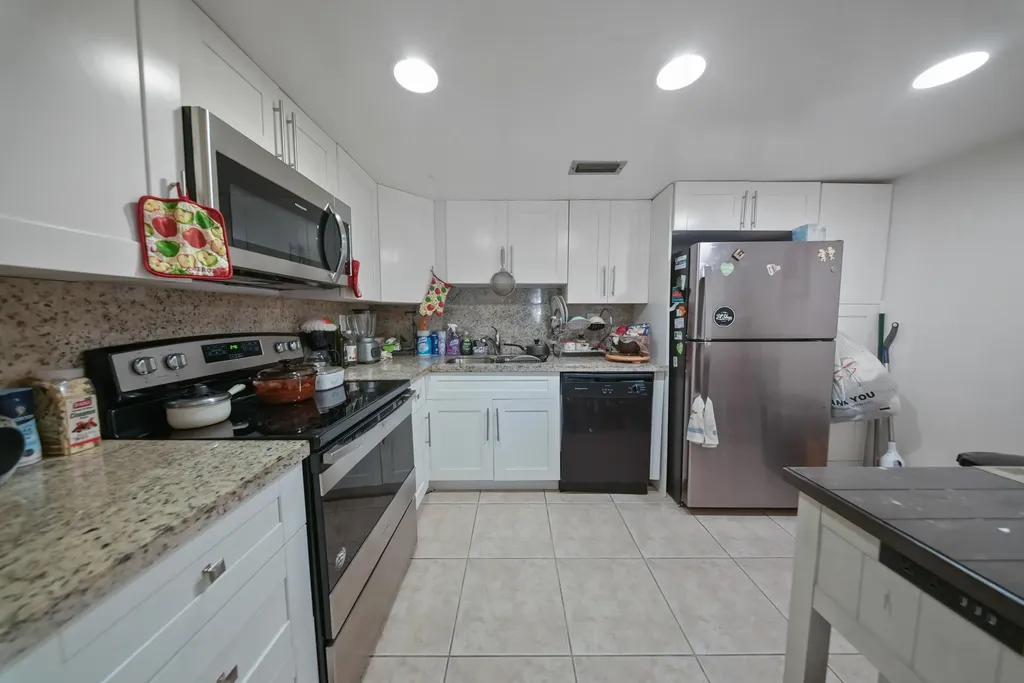 20860 San Simeon Way Miami FL 33179