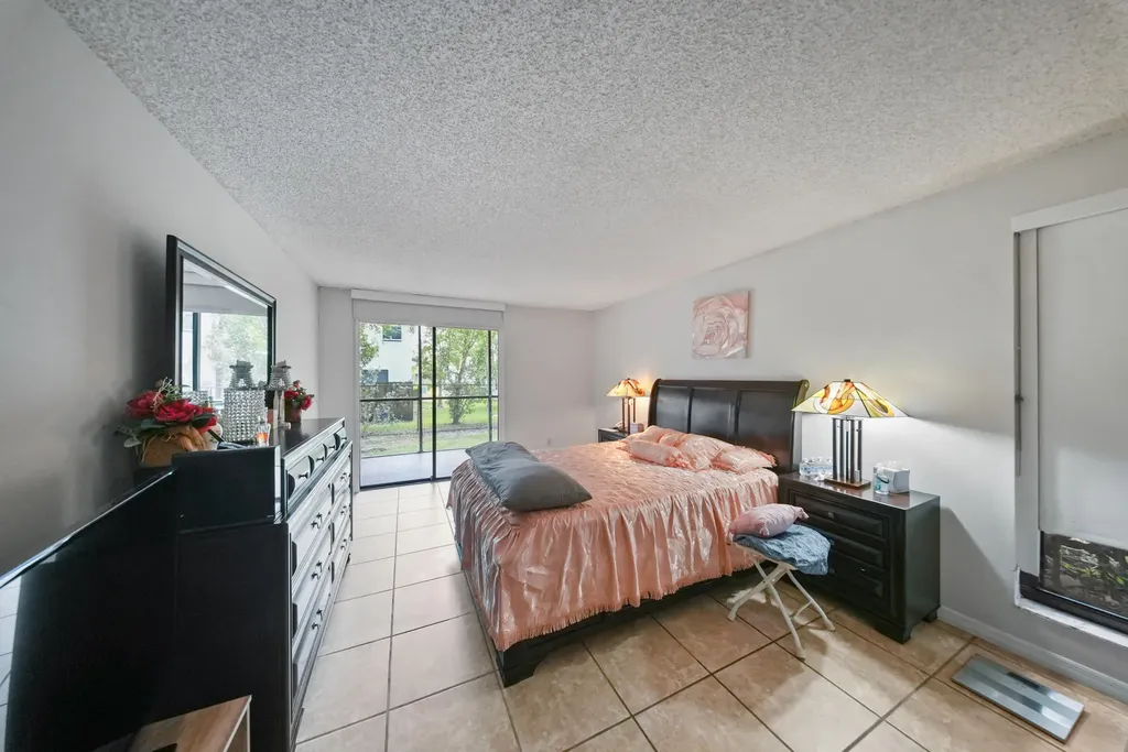 20860 San Simeon Way Miami FL 33179