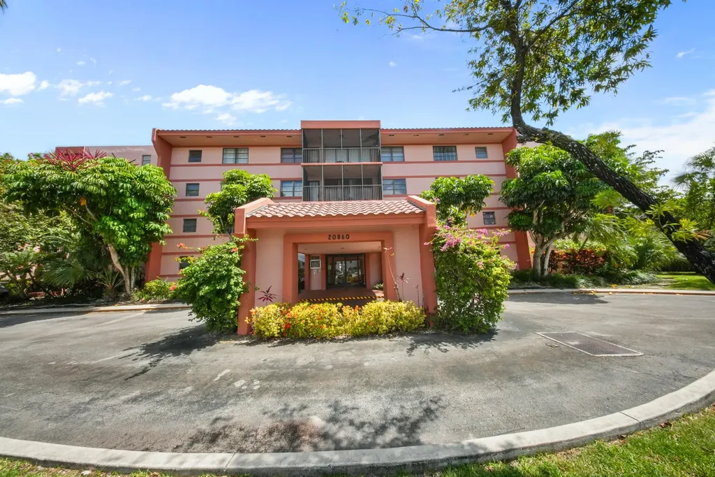 20860 San Simeon Way Miami FL 33179