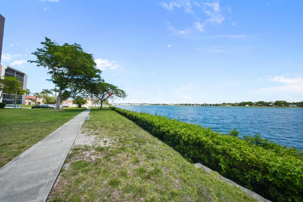 20860 San Simeon Way Miami FL 33179